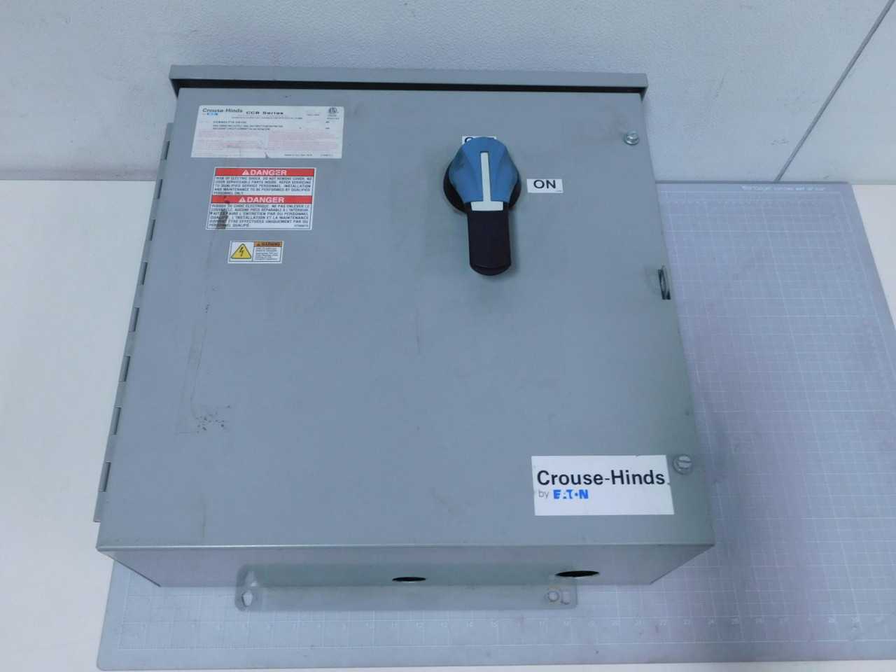 CROUSE-HINDS CCBS03 F15 DS100 CCD PHOTOVOLTAIC COMBINER BOX 100 AMP T145222 - DISCONNECT SWITCHES
