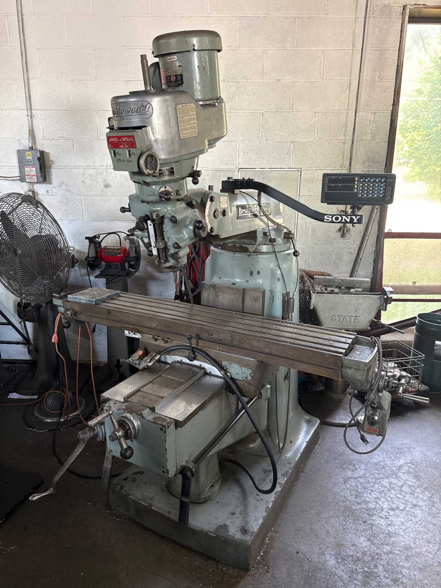 1980 Bridgeport Series II Special Vertical Milling Machine - VERTICAL MILLING MACHINES