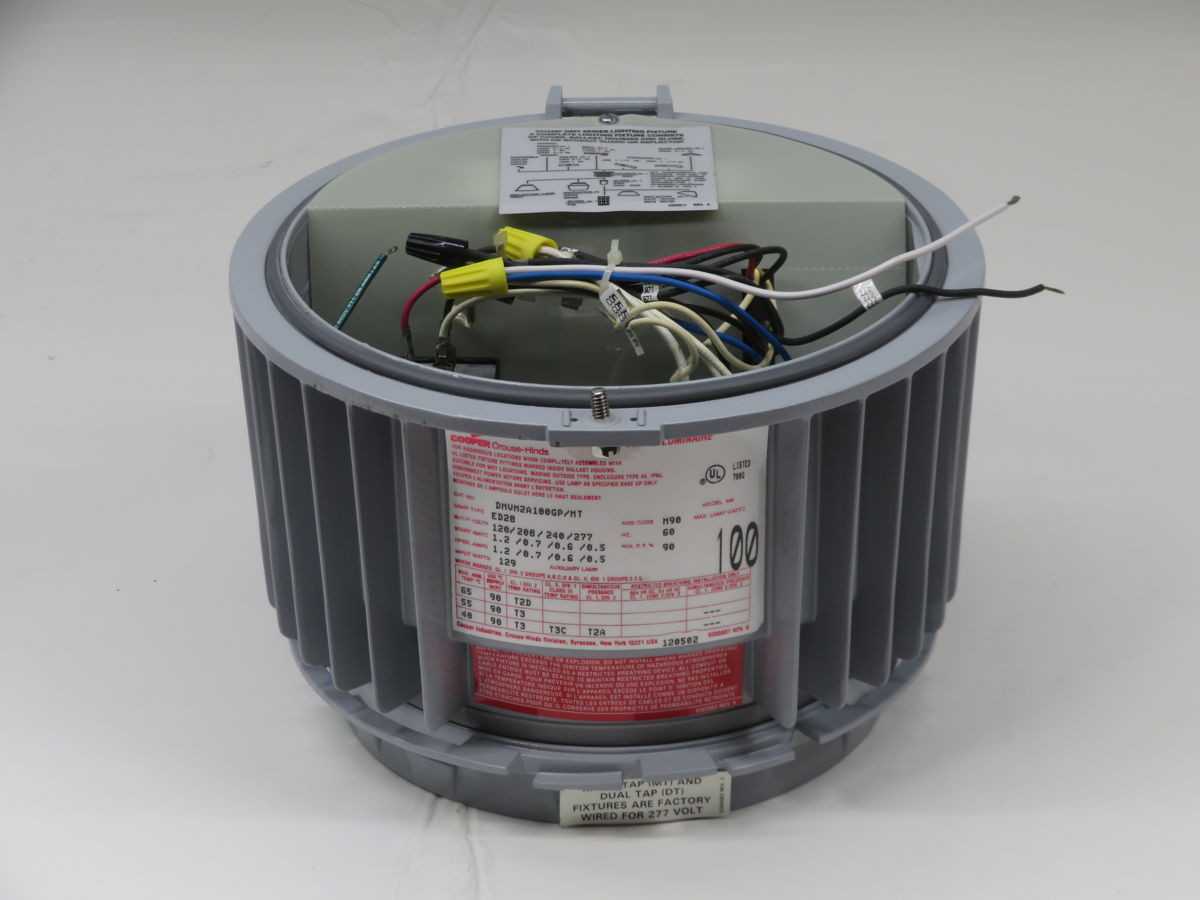 CROUSE HINDS DMVM2A100GP/MT CHAMP SERIES LUMINAIRE T261150 - LIGHT FIXTURES