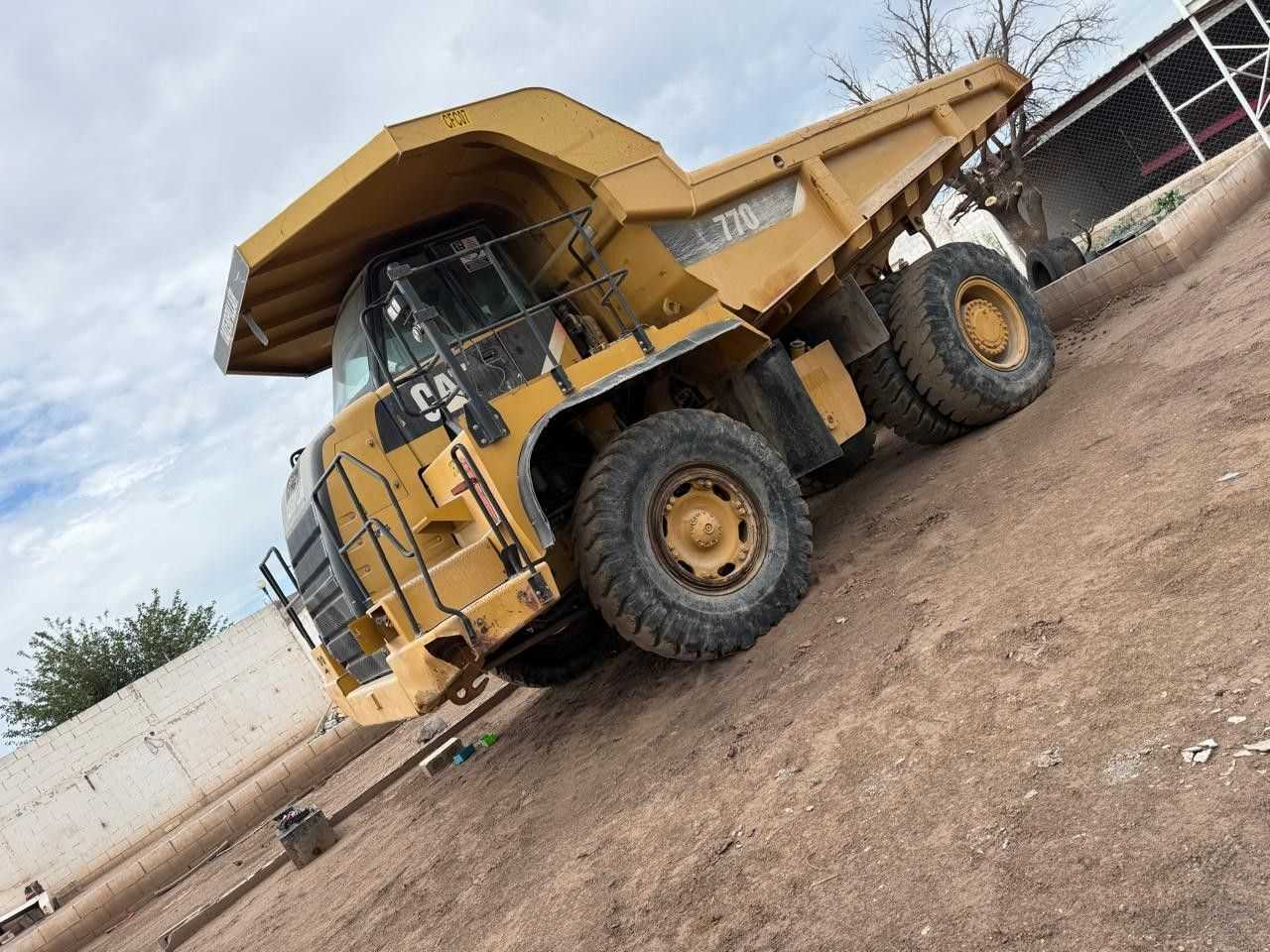 2010 Caterpillar 770 Off-Road Truck, C15 Engine, 381 kW Power, 38.2 t Weight - OFF-ROAD TRUCKS