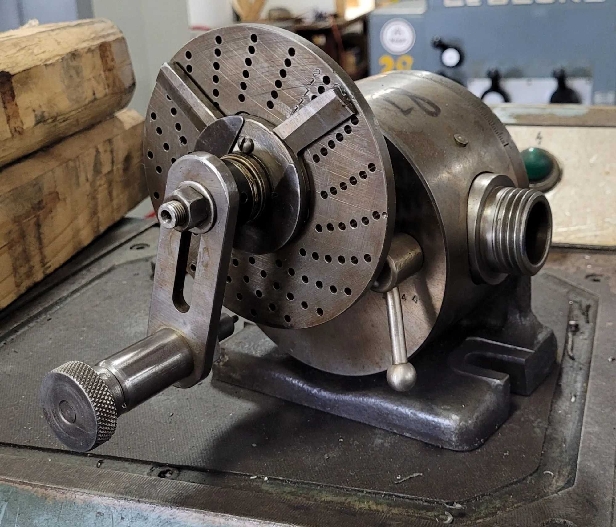 L&W CHUCK CO INDEXER DIVIDING HEAD, 6 IN SWING, 6X4 IN BASE, 7-1/4 IN HEIGHT - MACHINING TOOLING & PARTS