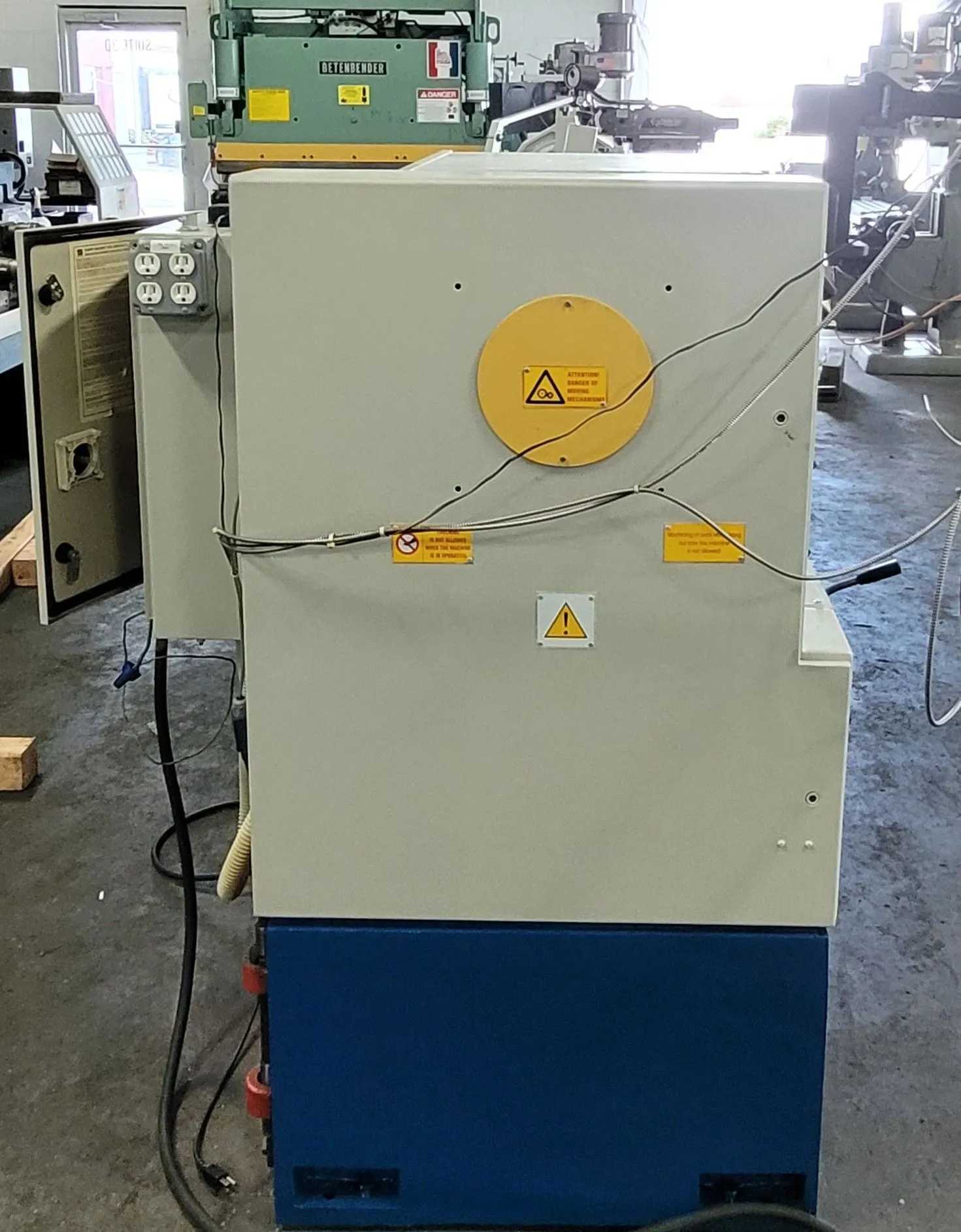 Summit 24120B 24"/33" Gap Bed Lathe, 120" Centers, 15 HP, Newall DRO, 220V 3-Phase - MANUAL LATHES