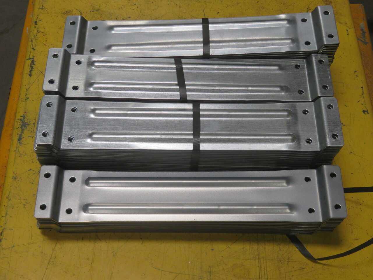 LOT OF 85 T0032363 PALLET RACK ROW SPACERS 12 IN - RACKING