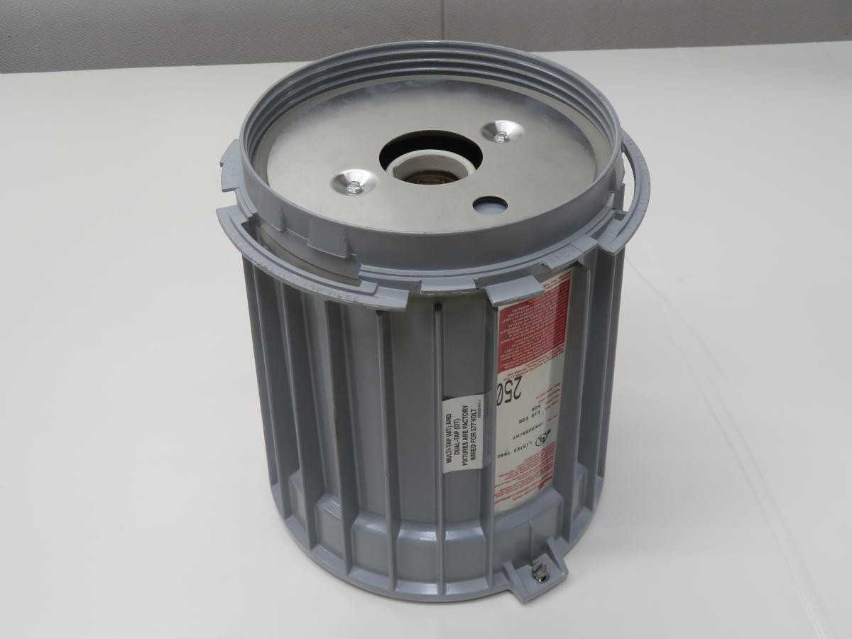 COOPER VMVS250/MT HIGH PRESSURE SODIUM LIGHT FIXTURE
 T210691 - LIGHT FIXTURES