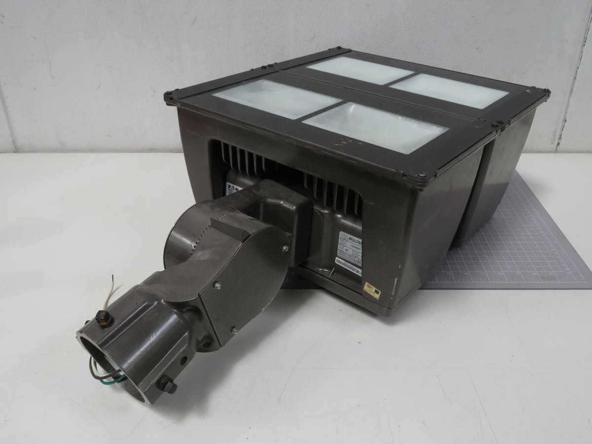 EATON NFFLD-L-C100-S-480 13132274 FLOODLIGHT 480V 258 W 0.55 AMP T195947 - LIGHTING