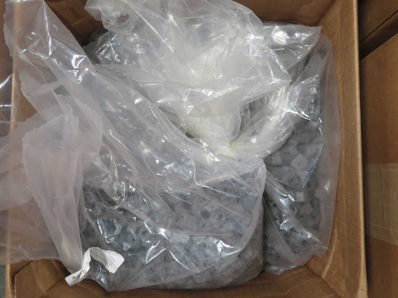 Lot of 5000 Parker S7357 88775S 1316797 Seal End Obround .300 x .160 T271869 - SEALS