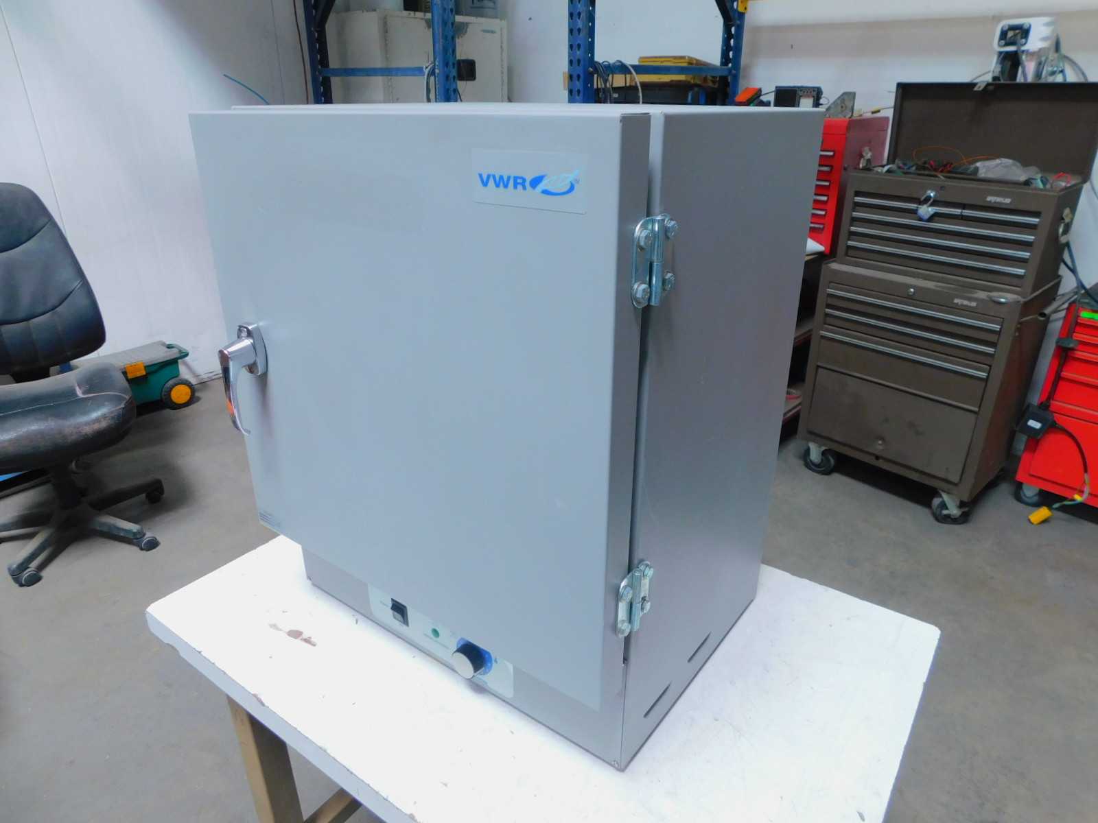 VWR E1510 Incubator/Oven For Precise Temperature Control - LAB & SCIENTIFIC