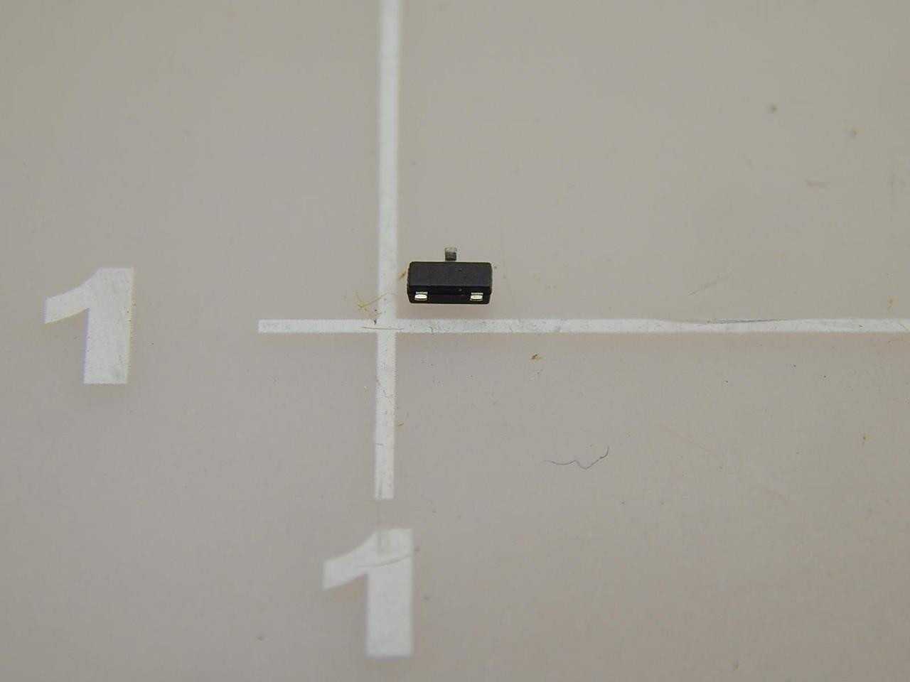 LOT OF 1000 FAIRCHILD SEMICONDUCTOR 22078287 1010381437+001+001 TRANSISTOR NPN PN101 SMD T87593 - ELECTRONIC COMPONENTS