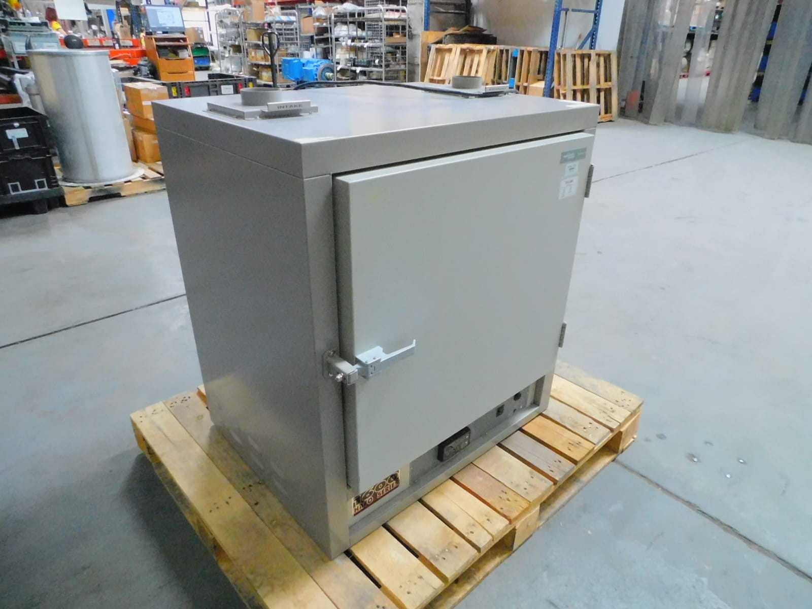 VWR 1670 High Performance Horizontal Air Flow Laboratory Oven - LAB & SCIENTIFIC