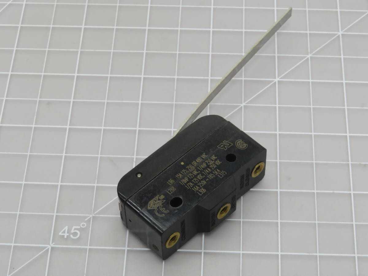 LOT OF 70 HONEYWELL BZ-2RW84467-A2 BASIC SNAP SWITCHES T206775 - SWITCHES