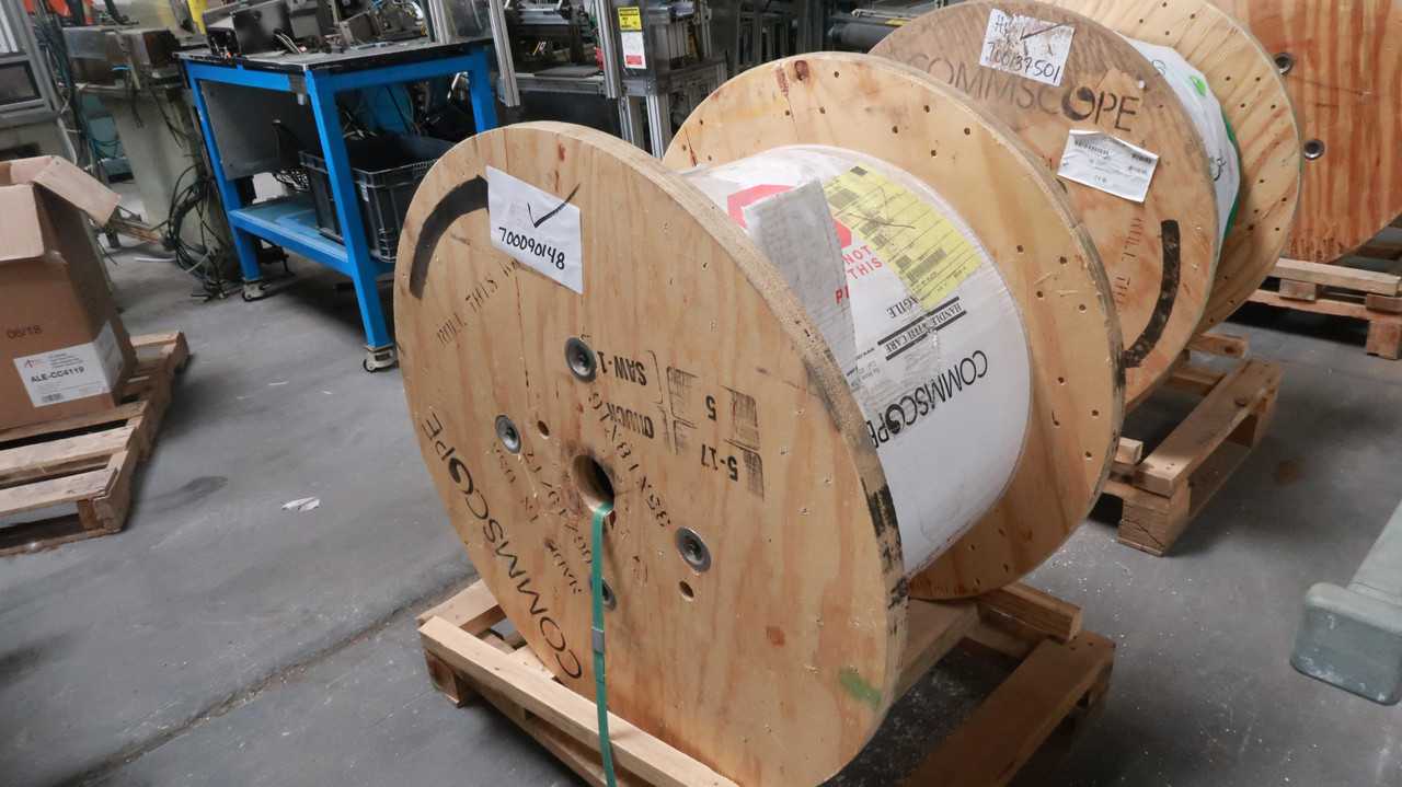 COMMSCOPE P-072-MP-5K-F12SL FIBER OPTIC CABLE 72 FIBER MULTI MODE OM4 2000 FT T147670 - FIBER OPTIC CABLE
