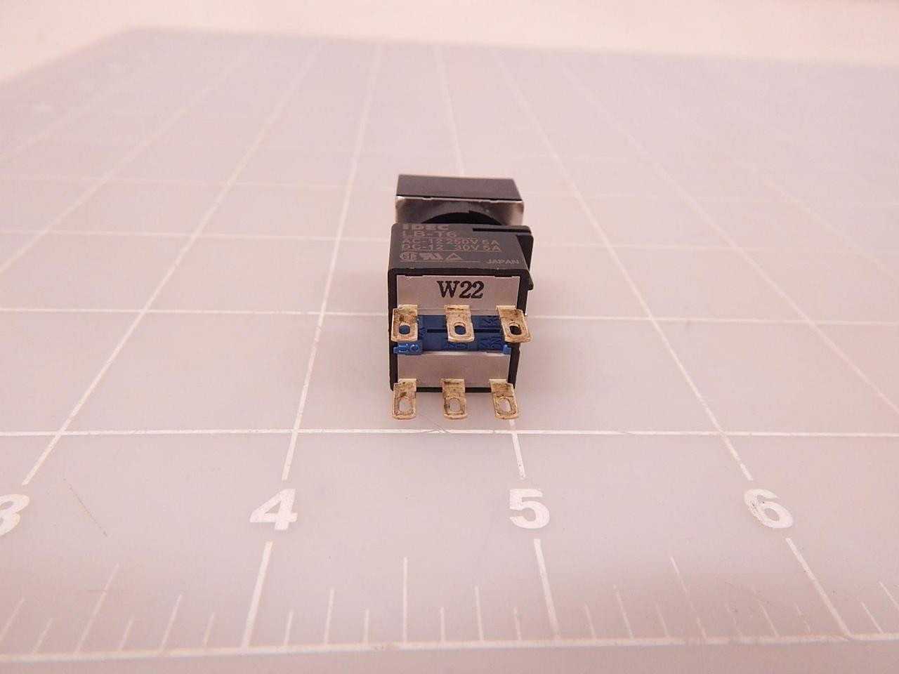 Lot Of 20 IDEC LB-T6 Push Button Switches T73787 - SWITCHES