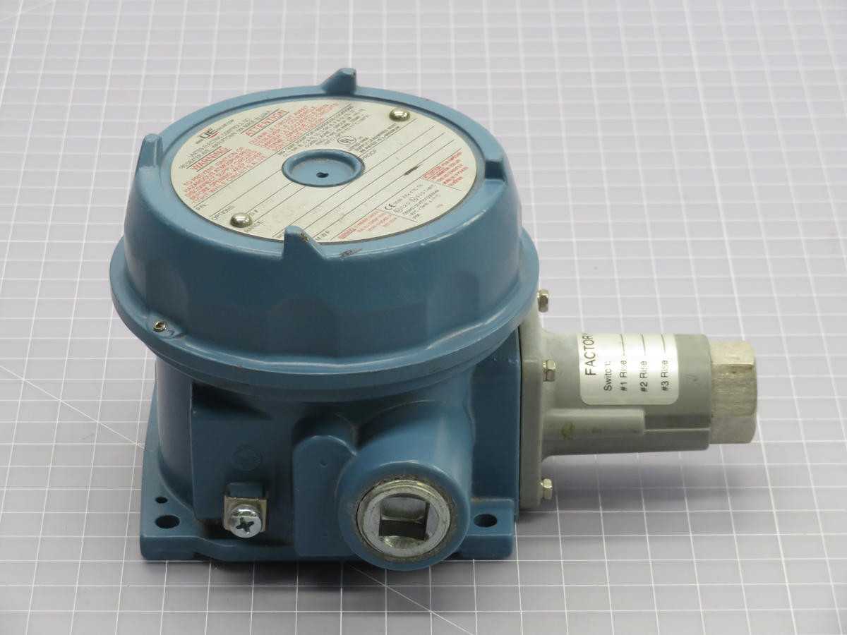 United Electric J120-180 Differential Explosion Proof Pressure Switch - SWITCHES