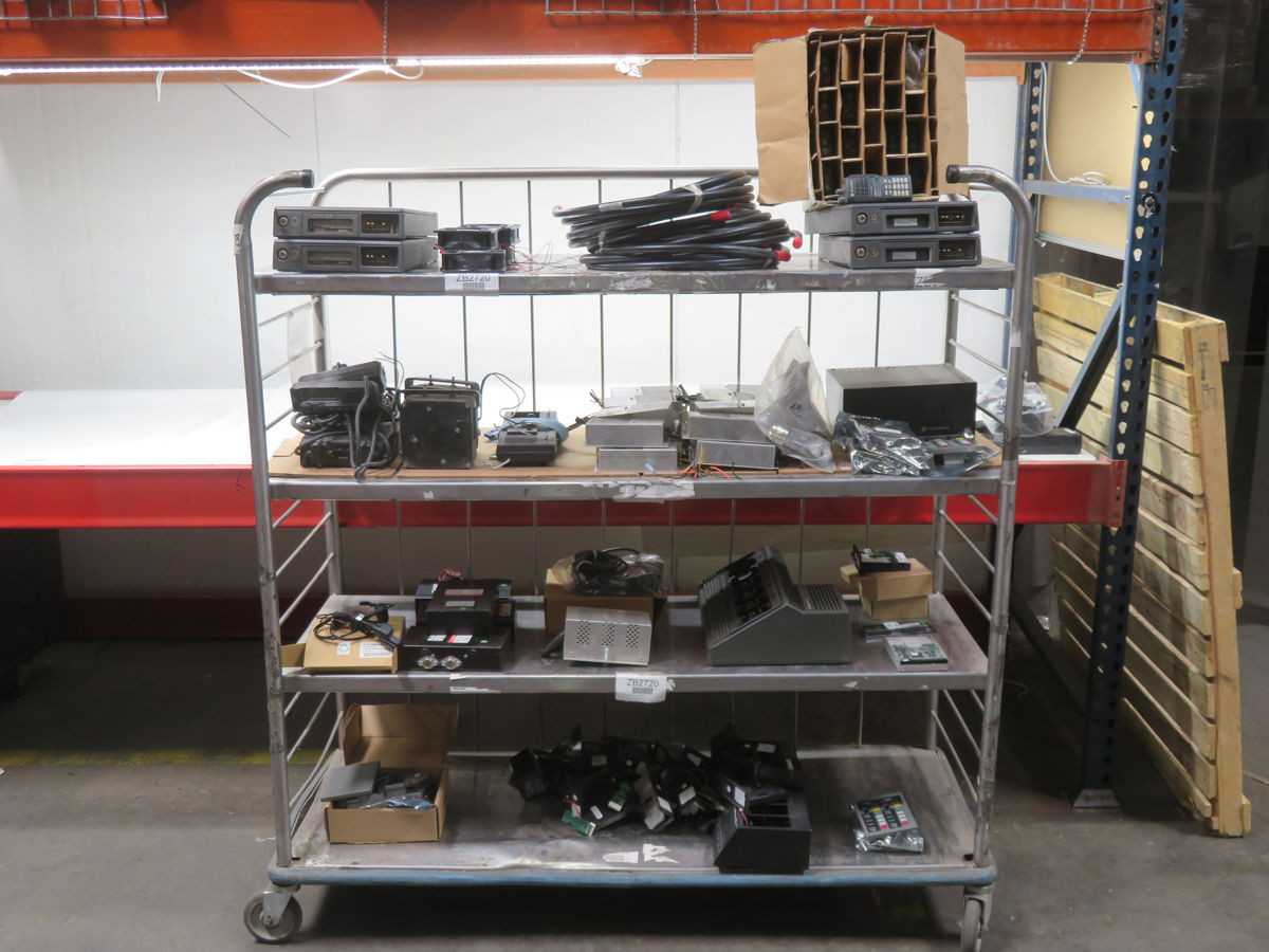 MOTOROLA LOT OF 2 WAY RADIO COMMUNICATION EQUIPMENT T261157 - TELECOMMUNICATION