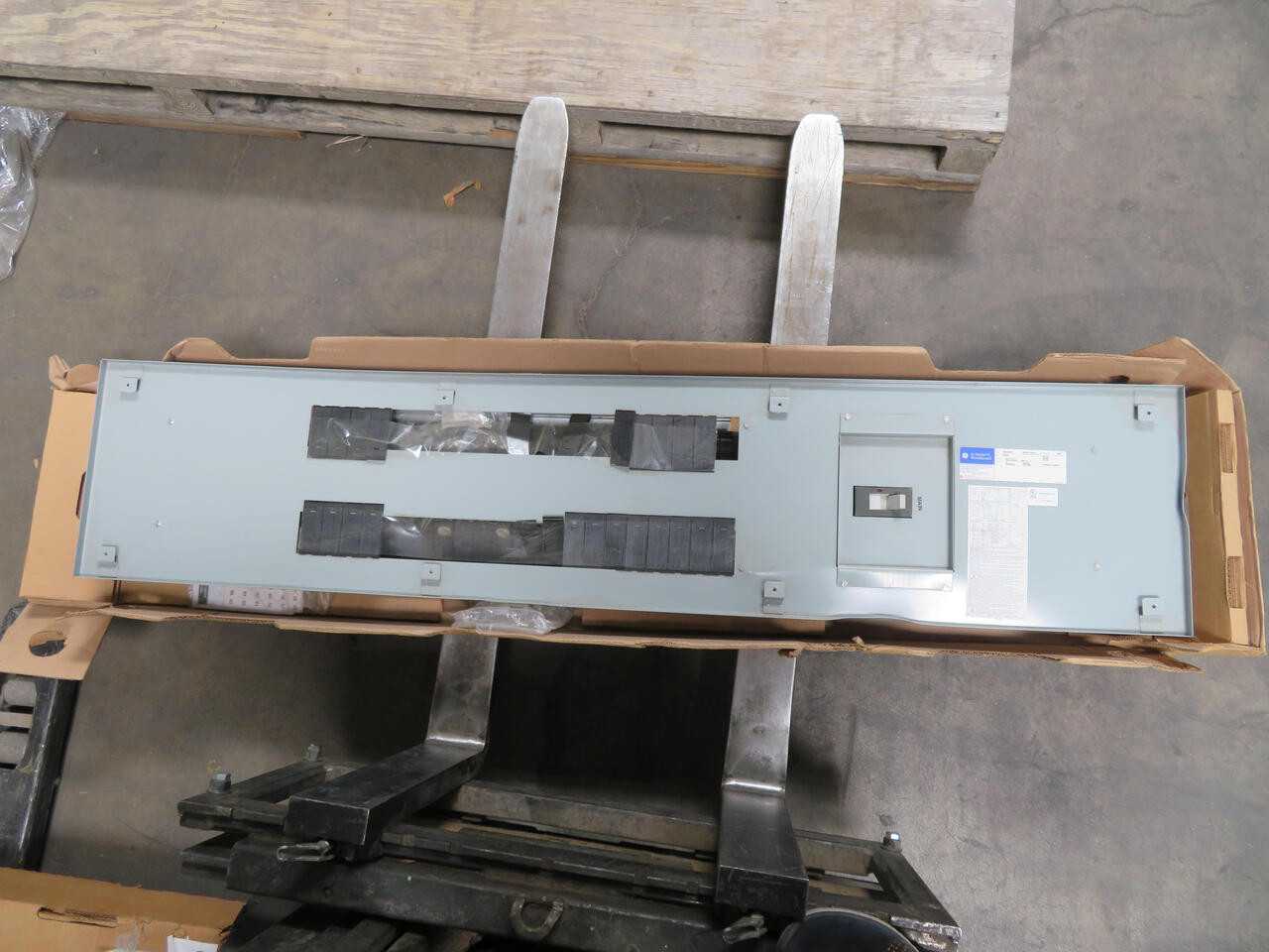GE ADF3424DTX AXS5B7 A SERIES II PANELBOARD 400 AMP 480 V 3 P T176880 - ELECTRICAL COMPONENTS