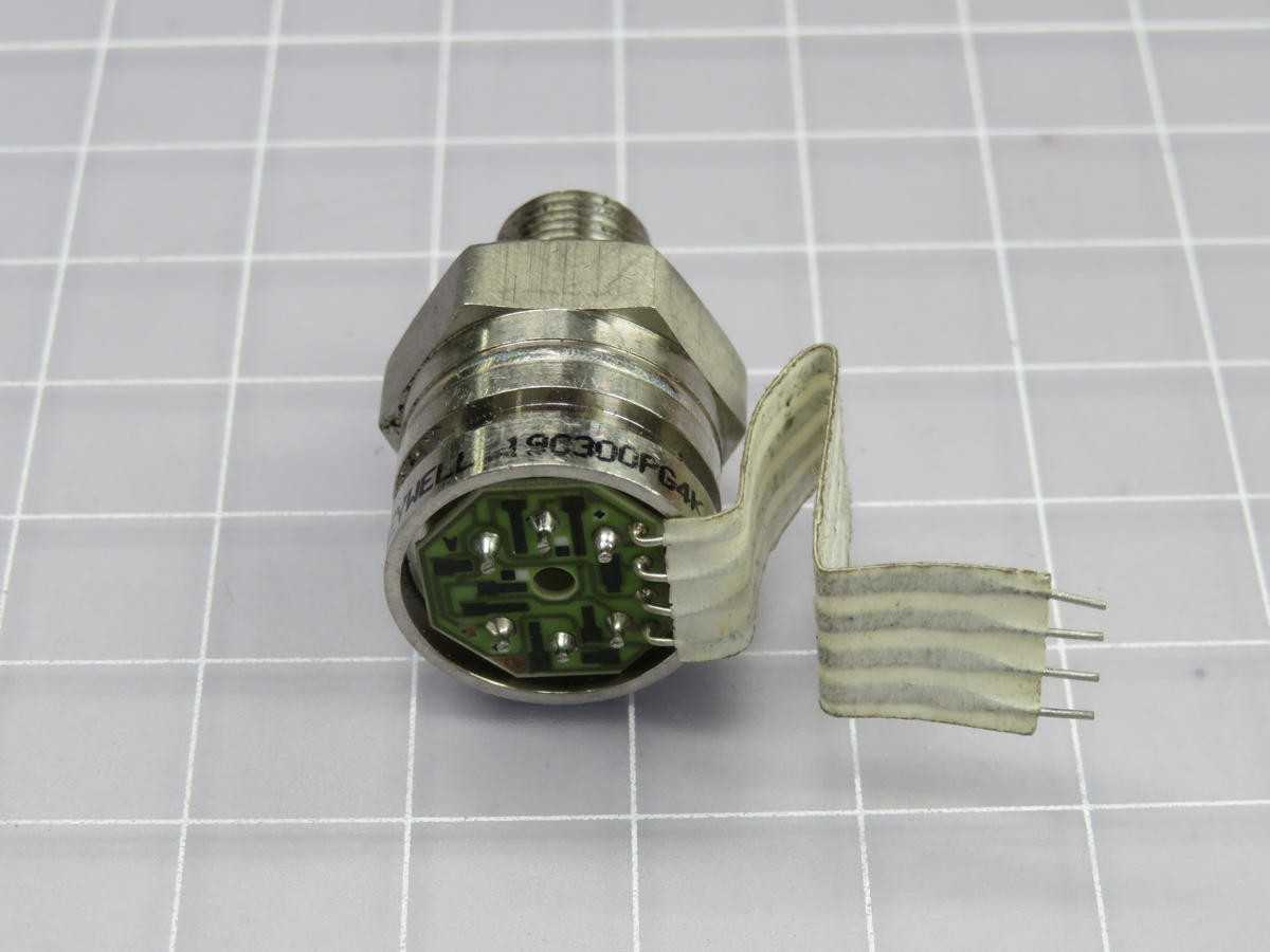 Lot Of 8 Honeywell 19C300PG4K Sensors 300 PSI 1/8" NPT 0.1V T223587 - SENSORS