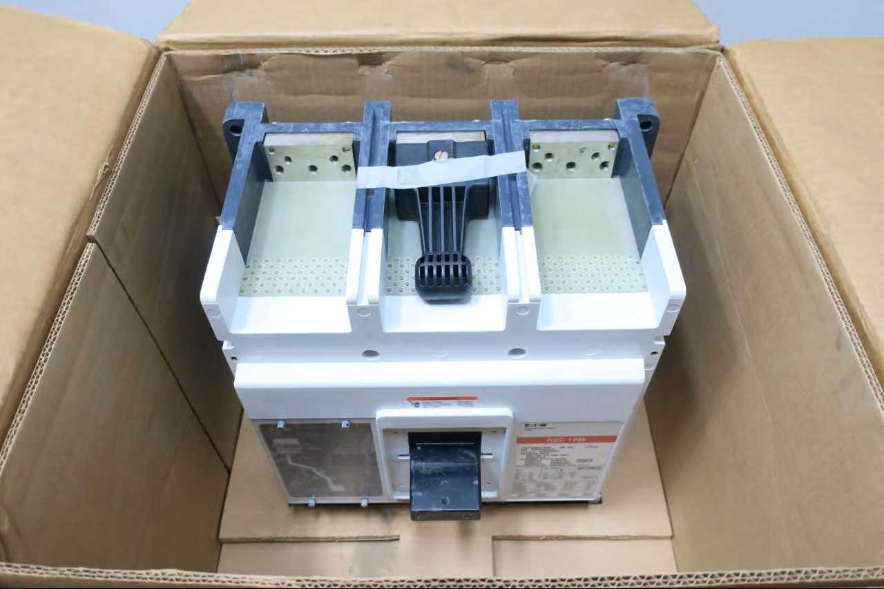 SKU 1787560 - LOT OF 1 EATON RDC320T33W 3P 2000A AMP 600V-AC MOLDED CASE CIRCUIT BREAKER - CIRCUIT BREAKERS