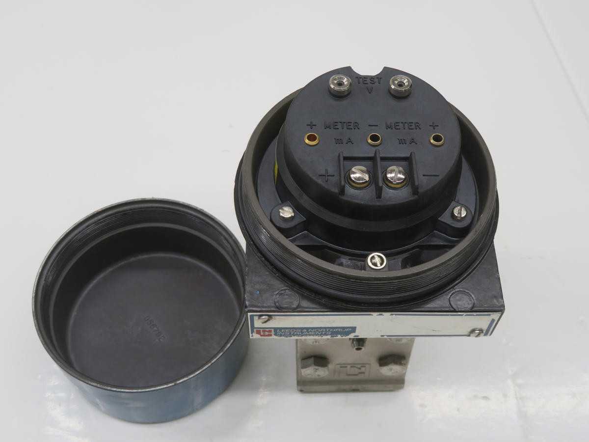 LEEDS & NORTHRUP 2610-201-12-2-00-300-809 PRESSURE TRANSMITTER T228208 - PRESSURE TRANSMITTER