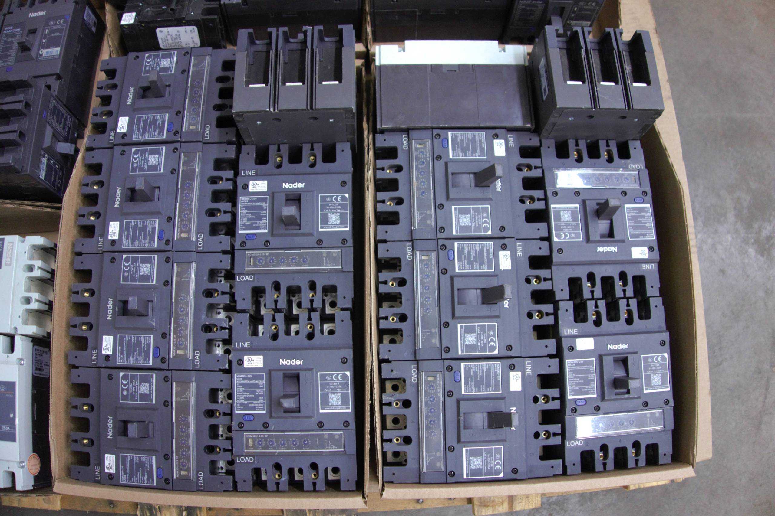 SKU 1785943 - PALLET OF ASSORTED CIRCUIT BREAKERS; SQUARE D, NADER - CIRCUIT BREAKERS