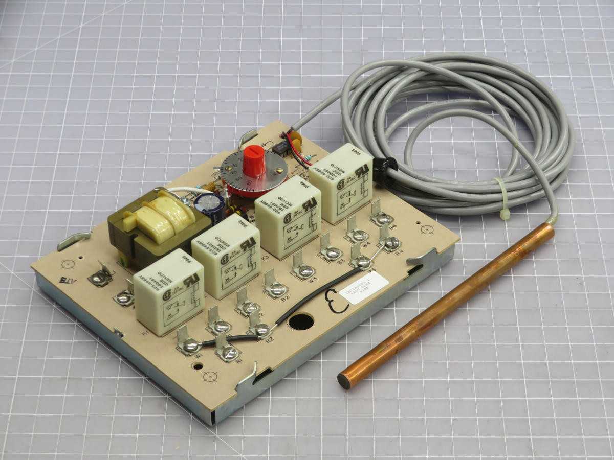 HONEYWELL CR71A1063 TEMPERATURE CONTROLLER T242030 - TEMPERATURE CONTROLLERS