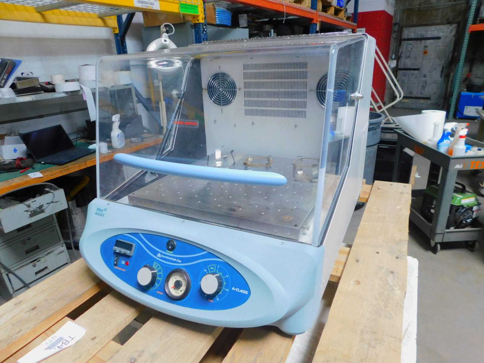 Barnstead 4000 SHKA400 Incubator Shaker, 40-400 RPM, 18x18 Platform, 120V - LAB & SCIENTIFIC