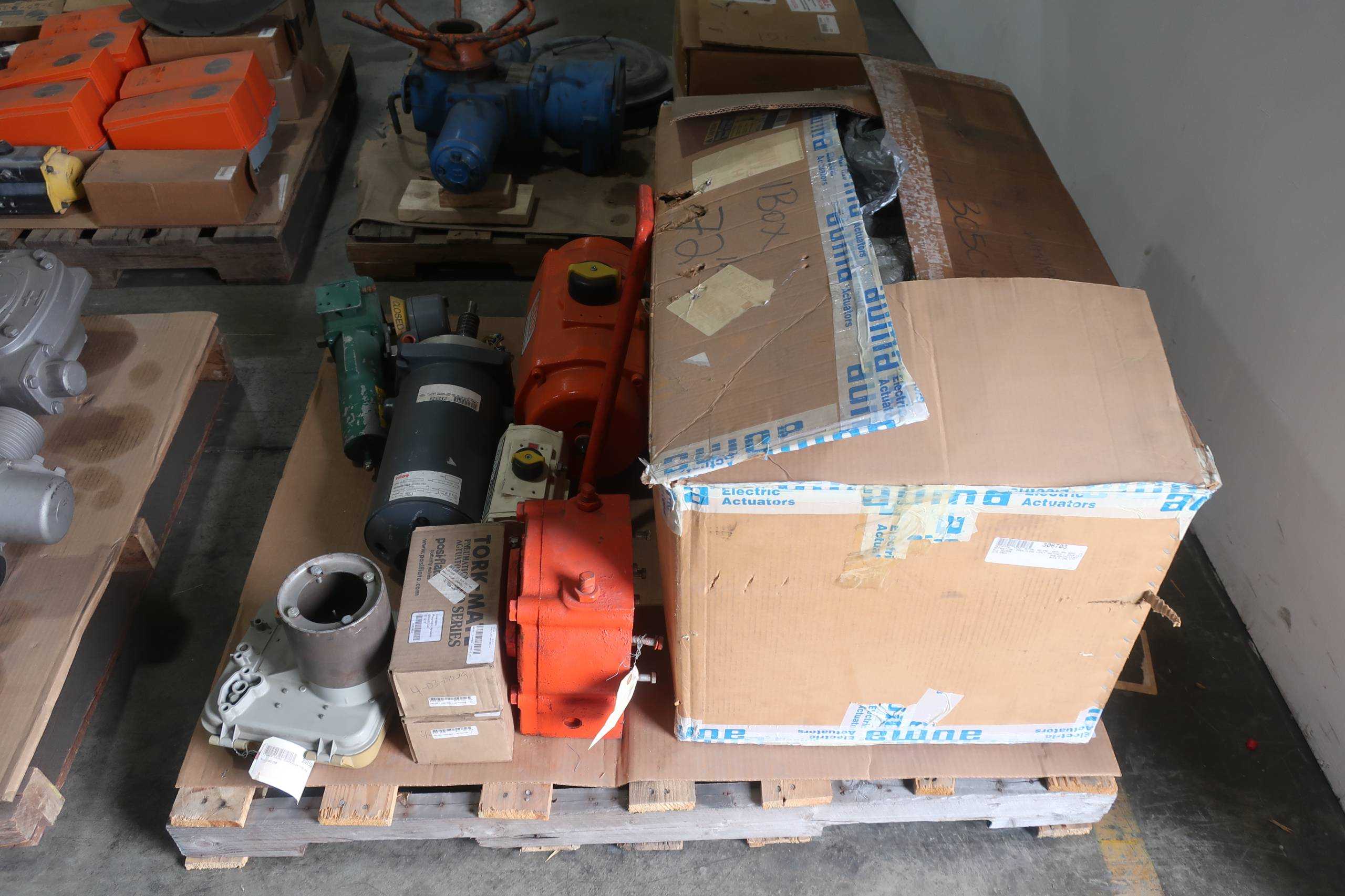 SKU 1761218 - 4 PALLETS OF ASSORTED VALVE ACTUATORS, POSITIONERS, INDICATORS - VALVE POSITIONERS & INDICATORS