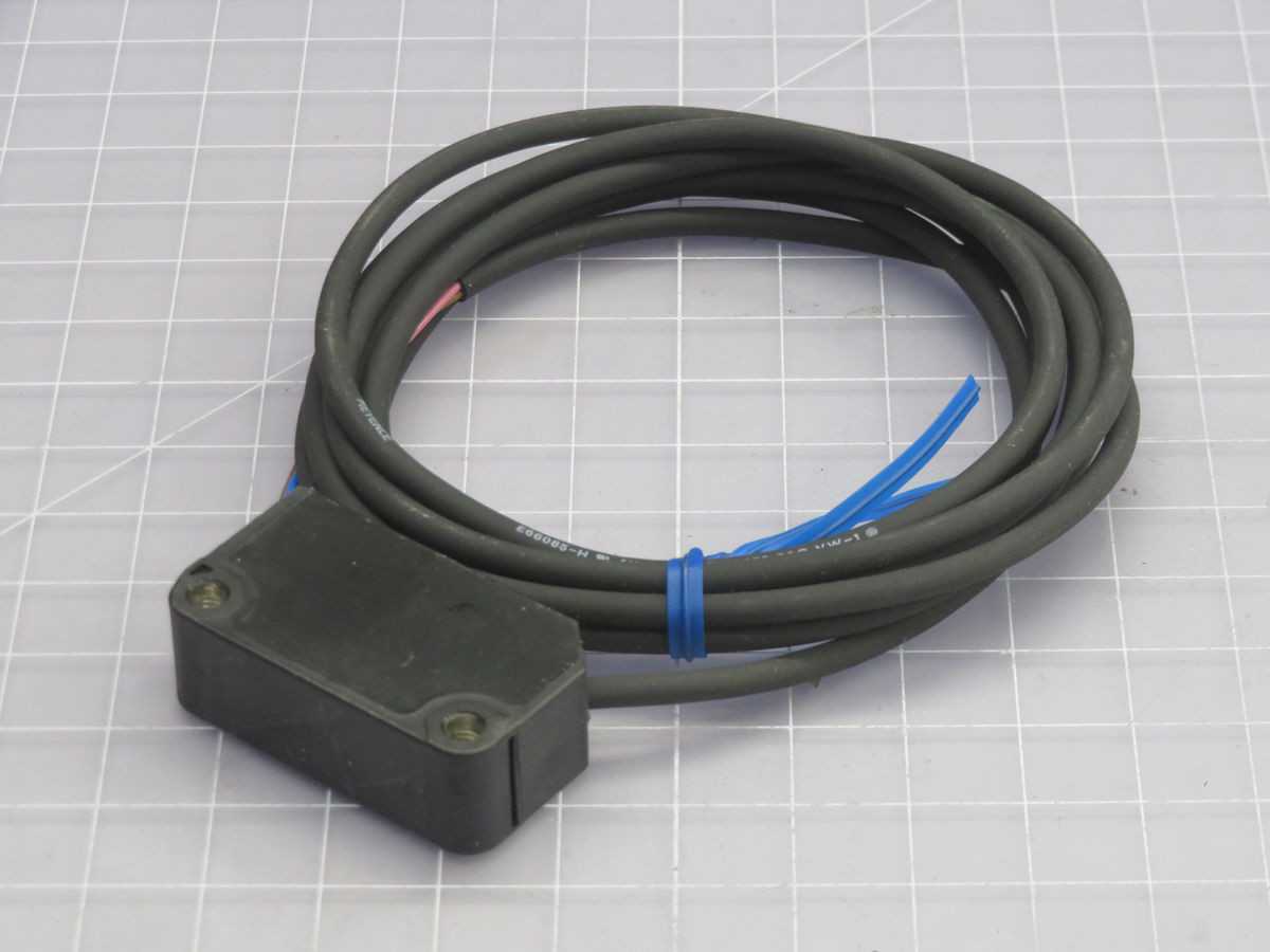 LOT OF 7 KEYENCE PZ-M71P PHOTOELECTRIC SENSOR T260019 - SENSORS