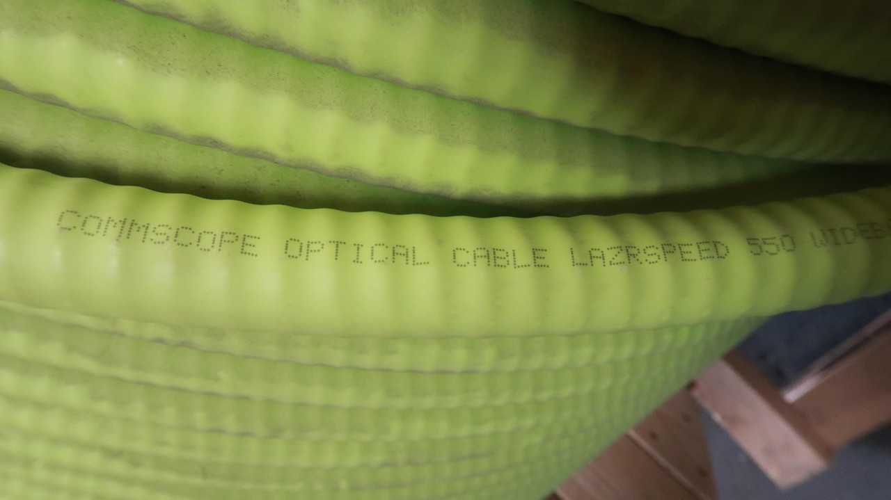 COMMSCOPE N-048-MZ-5G-F12LM FIBER OPTIC CABLE 48 FIBER MULTI MODEINTERLOCKING OM5 1122 FT - FIBER OPTIC CABLE