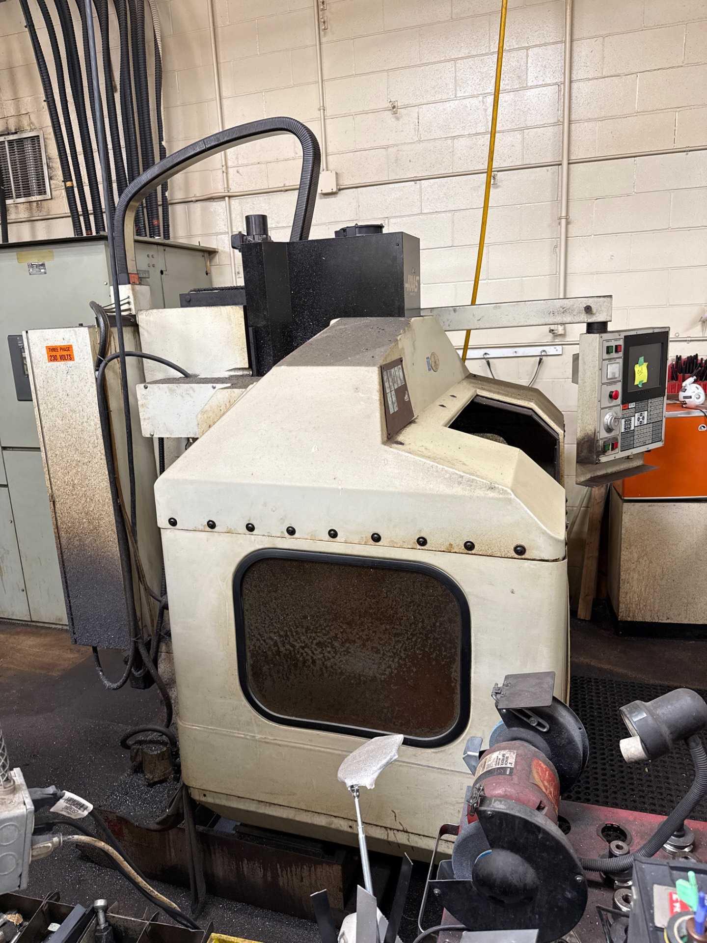 1991 Haas VF-1 Vertical Machining Center - 4 Axes, 7.5 HP, 7500 RPM, 220V - VERTICAL MACHINING CENTERS