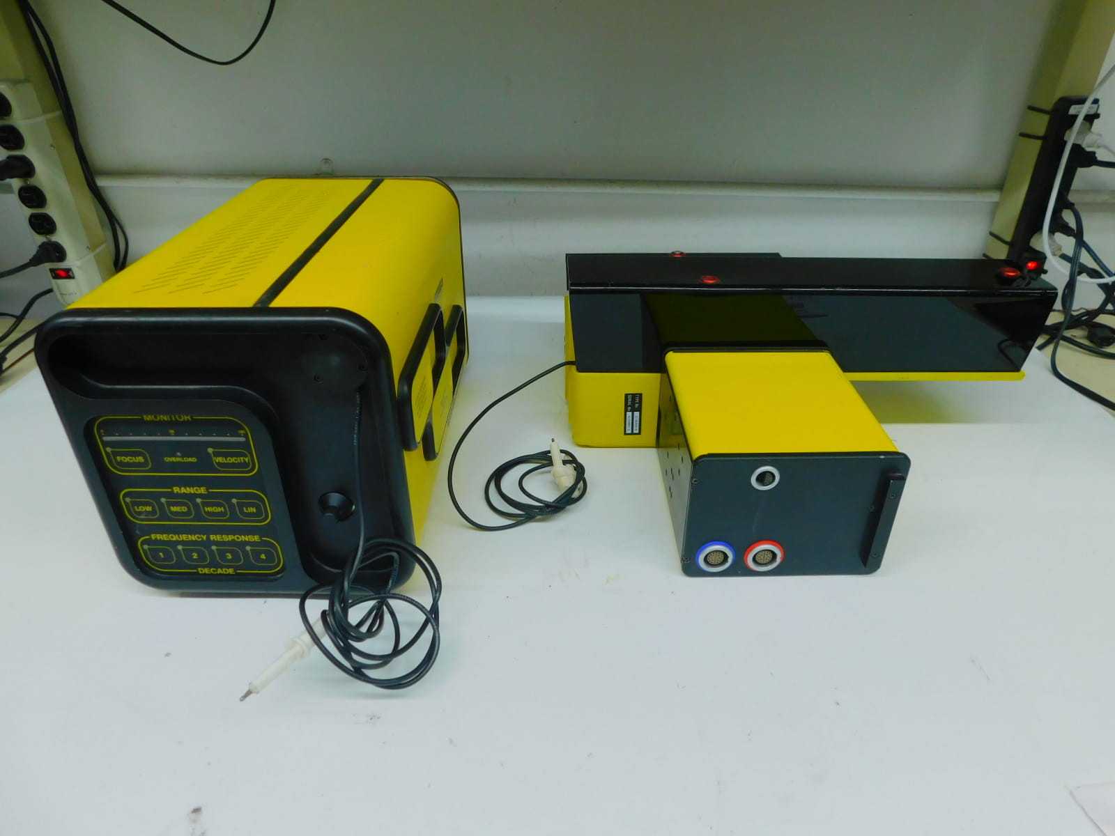 Ometron V9100 Vibration Measurement System With He-Ne Laser, DC-25 kHz, 1 mm Resolution - LAB & SCIENTIFIC