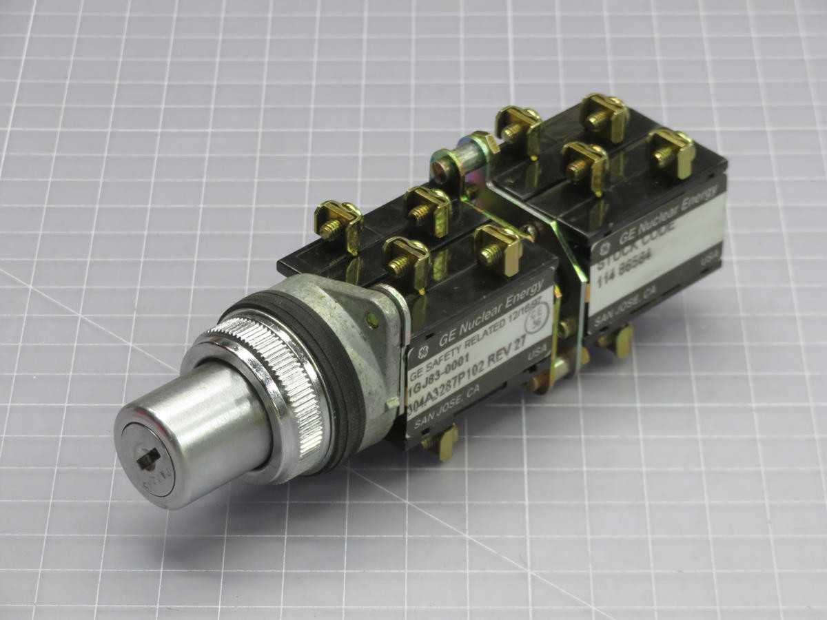 GE 304A3287P102 CR2840U201 SELECTOR SWITCH KEY T230609 - SWITCHES