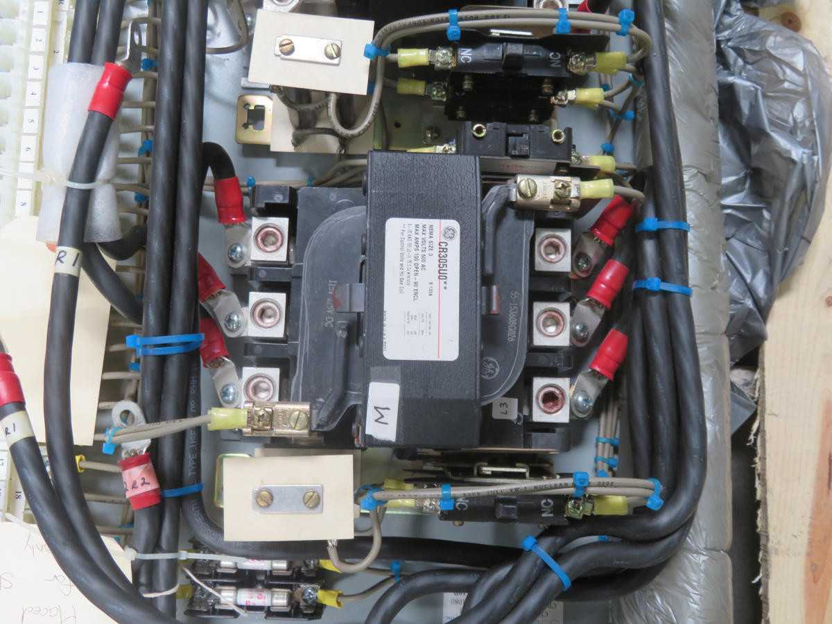 GE CR305U0** CONTACTOR NEMA SIZE 3 50 HP T202139 - CONTACTORS
