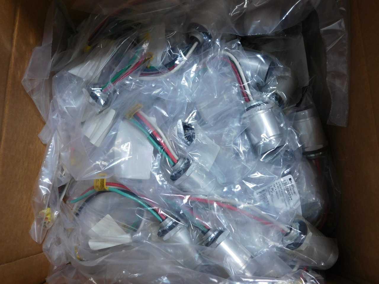 LOT OF 50 BRADPOWER 05953634 1300660022 12IN NPT WIRING TERMINAL 8IN #10/1 PVC WIRE LEADS T138645 - PLUGS & RECEPTACLES