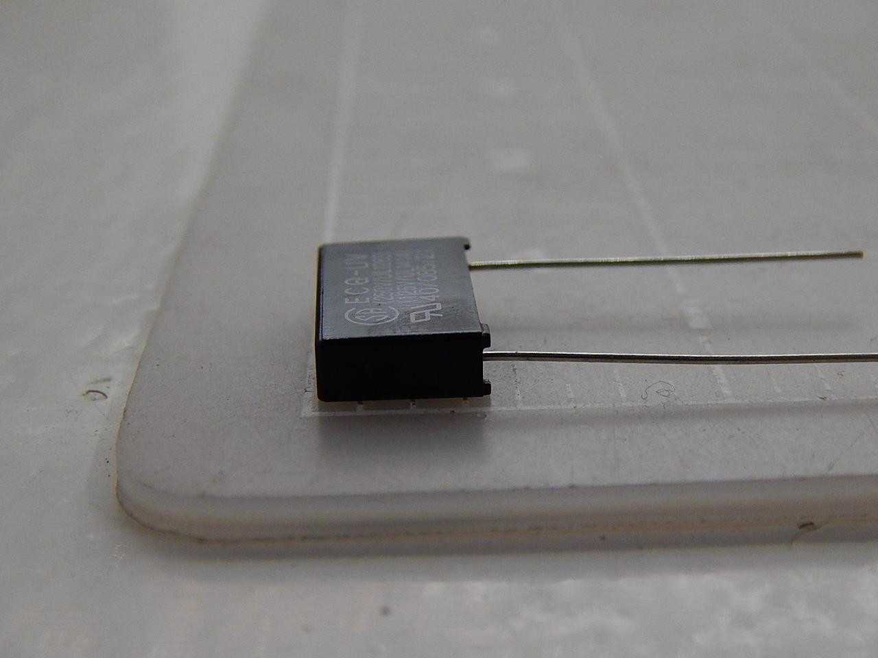 LOT OF 3800 ECQ-UV FILM CAPACITORS .068UF UV BOX TYPE T88541 - ELECTRICAL COMPONENTS