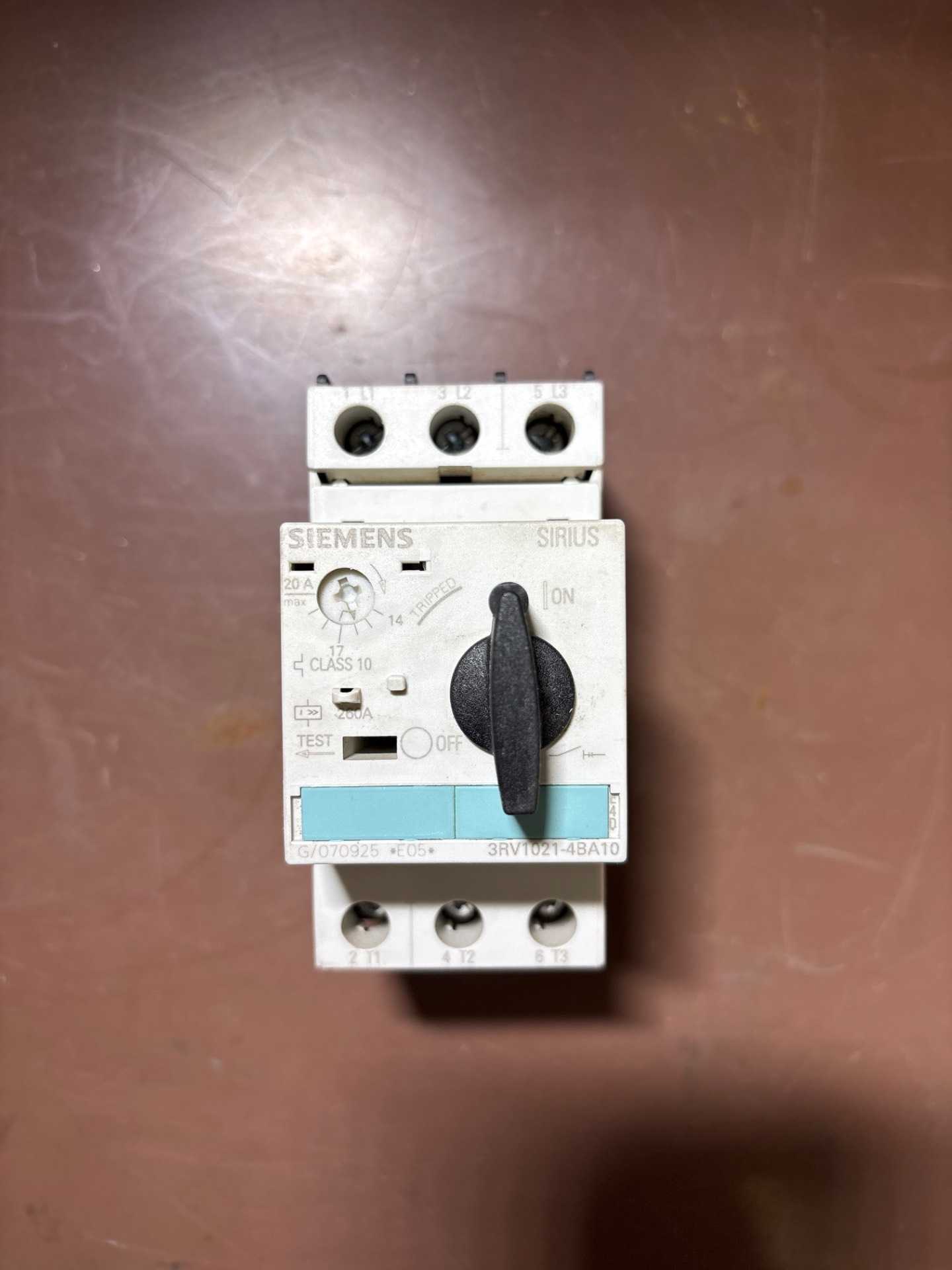 SIEMENS 3RV1021-4BA10 MOLDED CASE CIRCUIT BREAKER - CIRCUIT BREAKERS