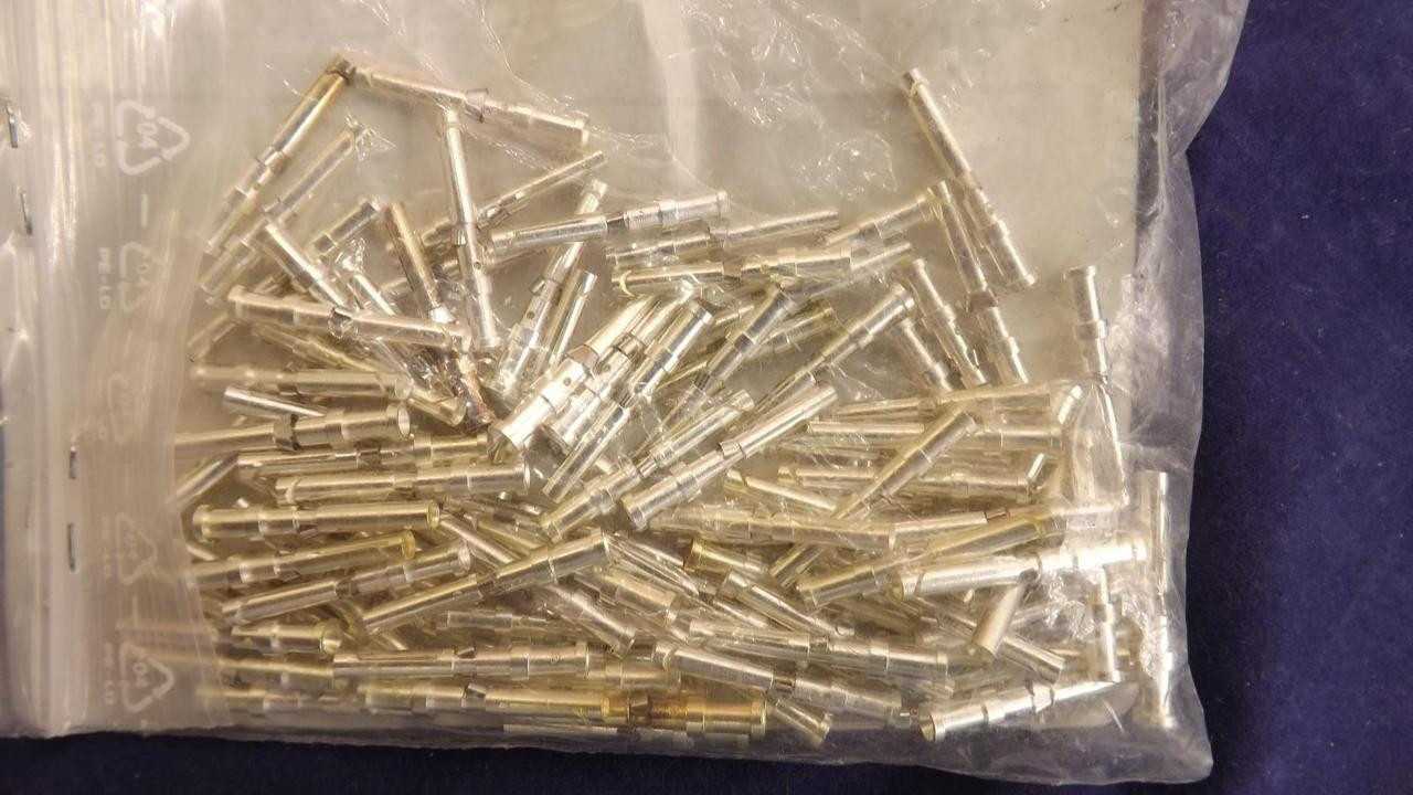 LOT OF 500 THOMAS & BETTS FP20SD FEMALE CRIMP CONTACTS T22110 - CONTACTORS