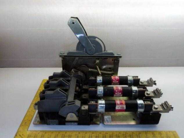 ALLEN-BRADLEY 1494F-NF200 SER A 1494F-C622 SER A FIXED-DEPTH FLANGE-MOUNTED DISCONNECT SWITCH W/FUSE - DISCONNECT SWITCHES