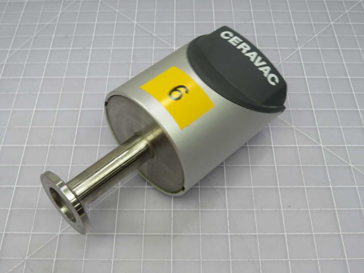 LEYBOLD CTR 100 CERAVAC VACUUM 100 TORR T172508 - VACUUM PUMP