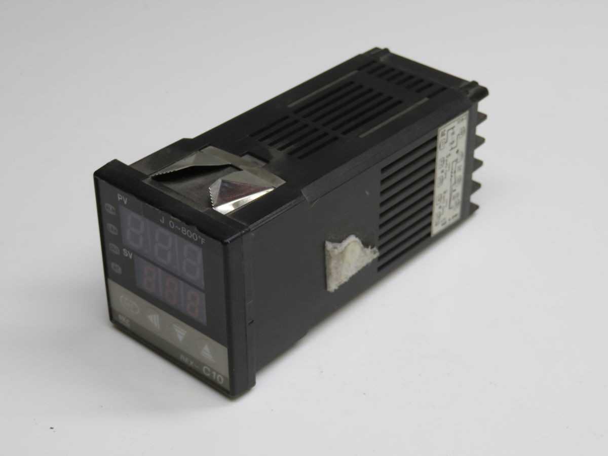 RKC REX-C10FPC-M*2CH TEMPERATURE CONTROLLER T253791 - TEMPERATURE CONTROLLERS