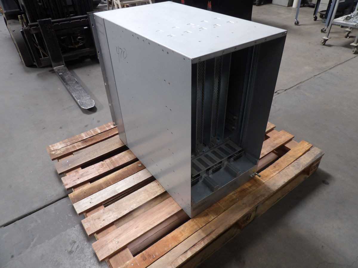 BROCADE F8 CHASSIS CHASSIS 8-SLOT M6011 - CONTROL CABINETS