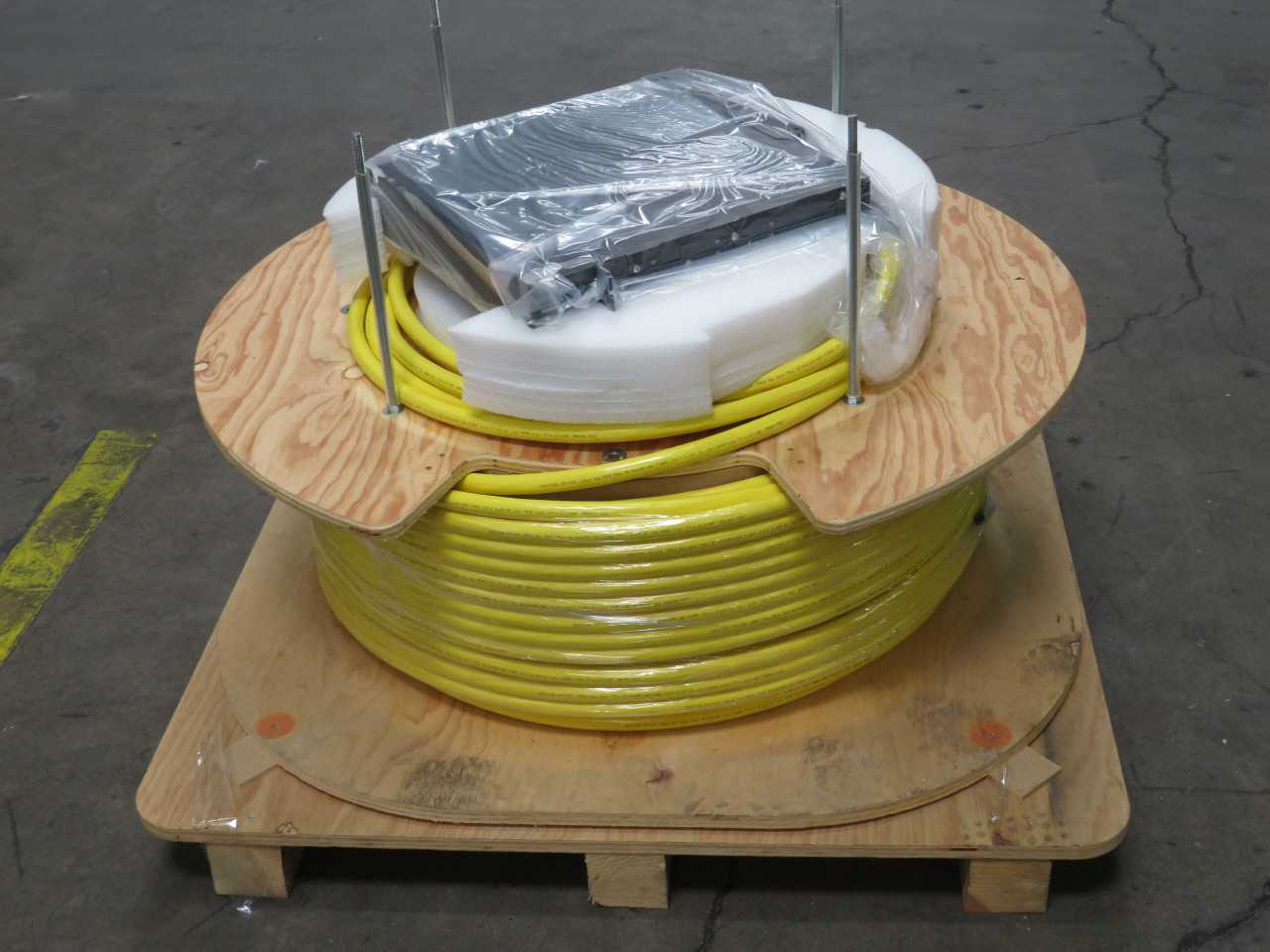 COMMSCOPE HCC1-2BRCL0A100M EHD FIBER TERMINATION PANEL W YELLOW CABLE 100 METERS - FIBER OPTIC CABLE