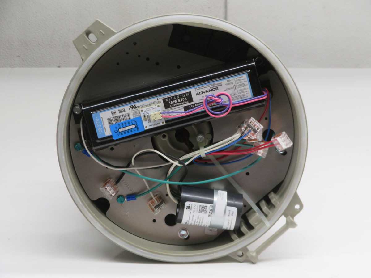 Killark VM4LC13030 LED Lighting Fixture - Durable & Energy Efficient - LIGHTING