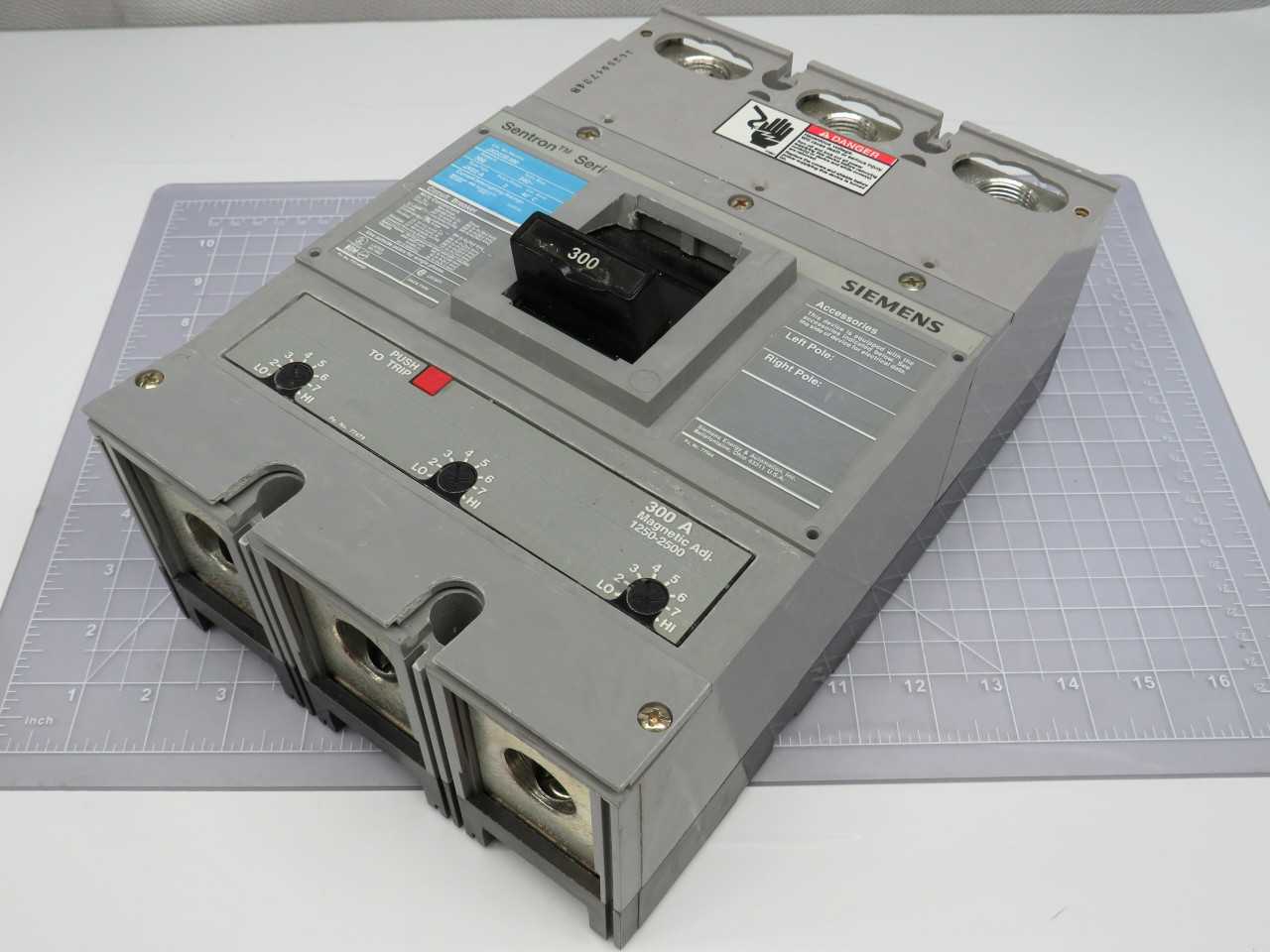 SIEMENS JXD23B300 JXDD2-A CIRCUIT BREAKER 240 V 300 AMP T169082 - CIRCUIT BREAKERS