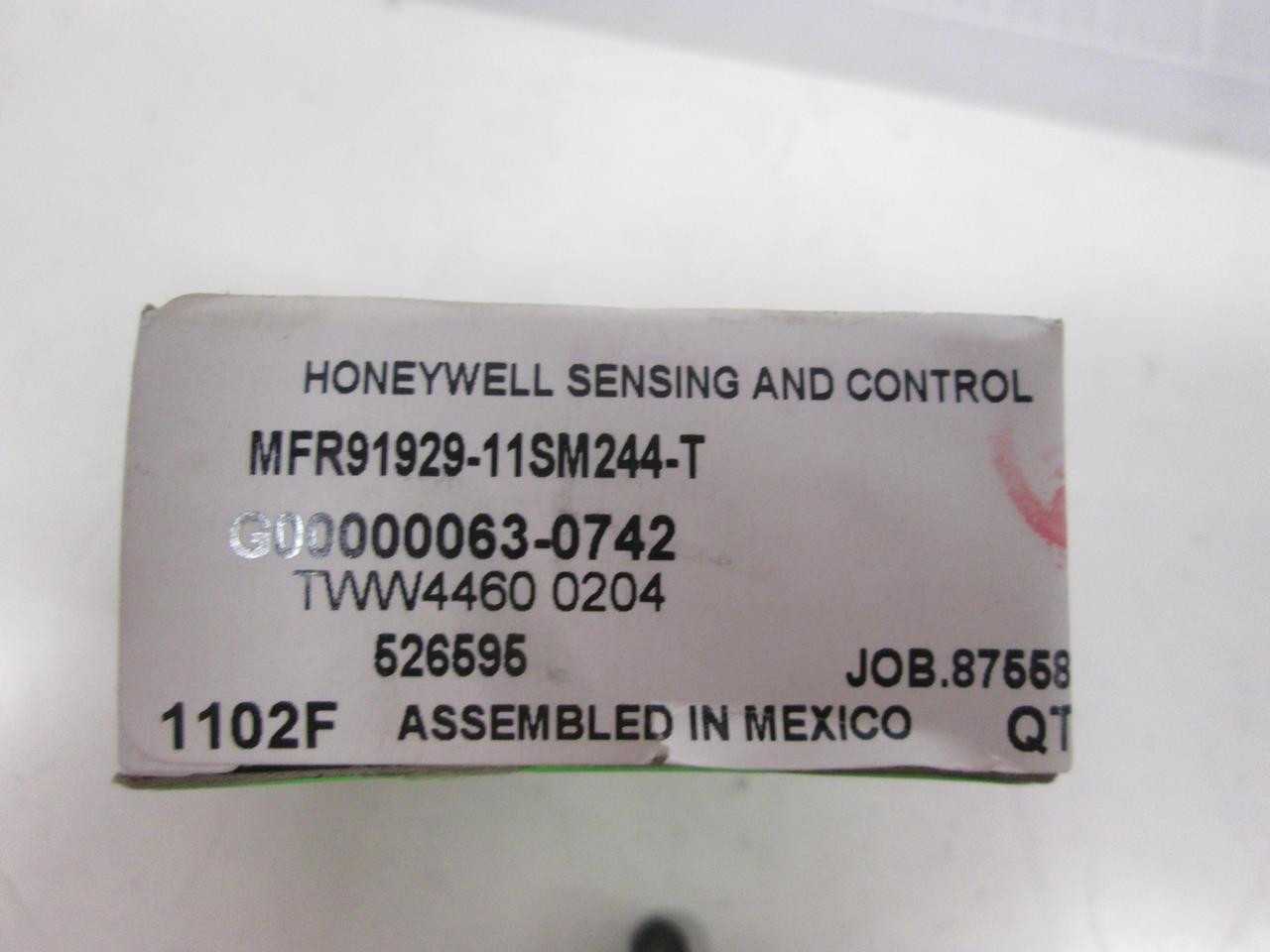 LOT OF 67 HONEYWELL 11SM244-T G00000063-0742 SNAP ACTION SWITCH T67645 - SWITCHES
