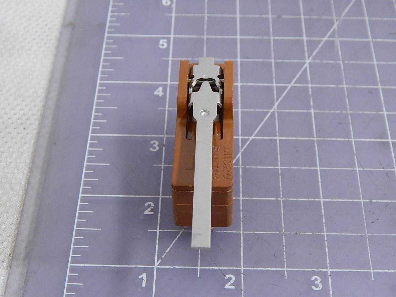 LOT OF 80 MICRO SWITCH BZ-RW8435051-A2 BASIC / SNAP ACTION SWITCHES 10 A 125 250 OR 480 VAC T102721 - SWITCHES