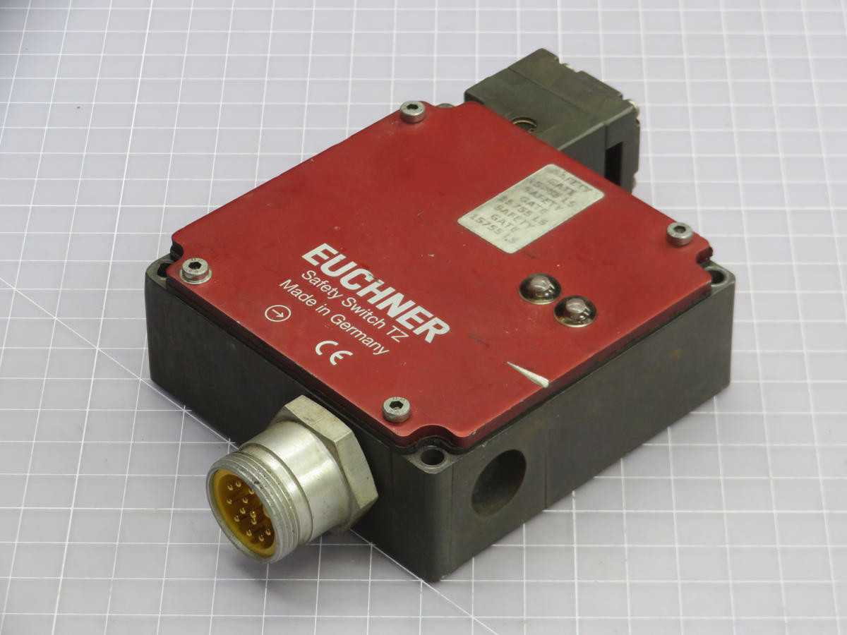 EUCHNER TZ1LE024BHAVFG-RC1971 SAFTEY INTERLOCK SWITCH T244516 - SWITCHES