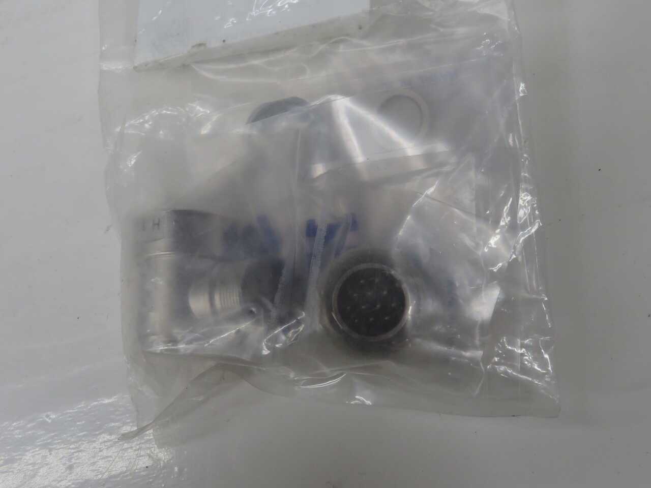 FANUC A05B-1137-J058-L END-EFFECTOR CONNECTOR T271119 - PLUGS & RECEPTACLES