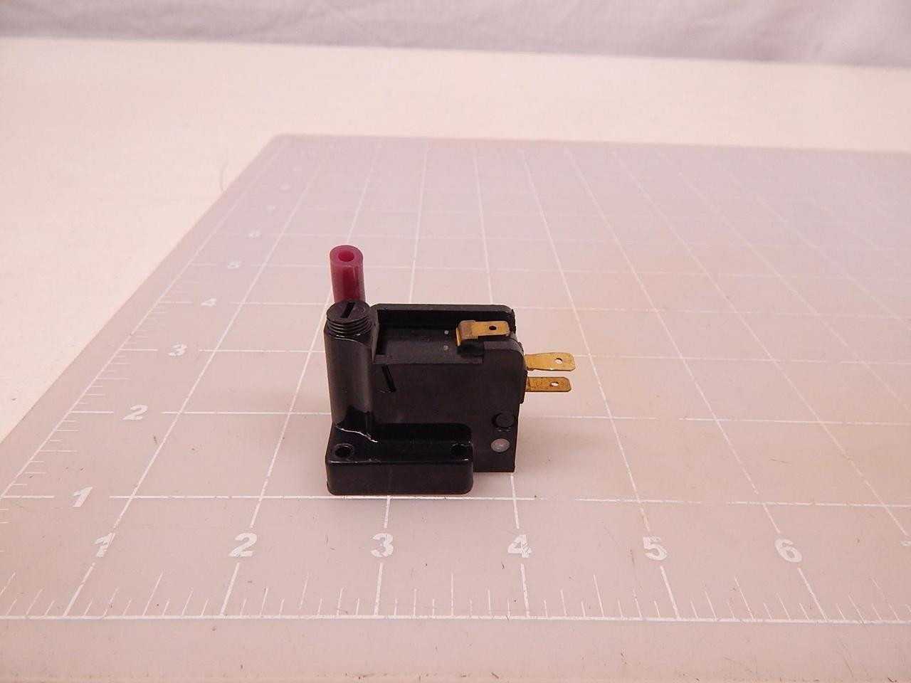 LOT OF 11 AIRTROL F-4200-60 PRESSURE ELECTRIC SWITCH T72304 - SWITCHES