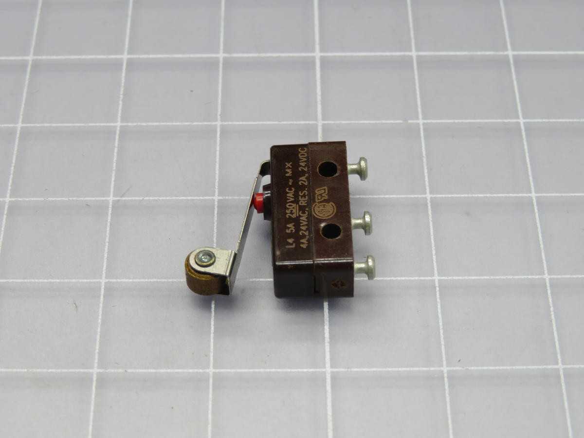 LOT OF 45 HONEYWELL 111SM127-T SWITCH SNAP ACTION SPDT 5A 250V T223492 - SWITCHES
