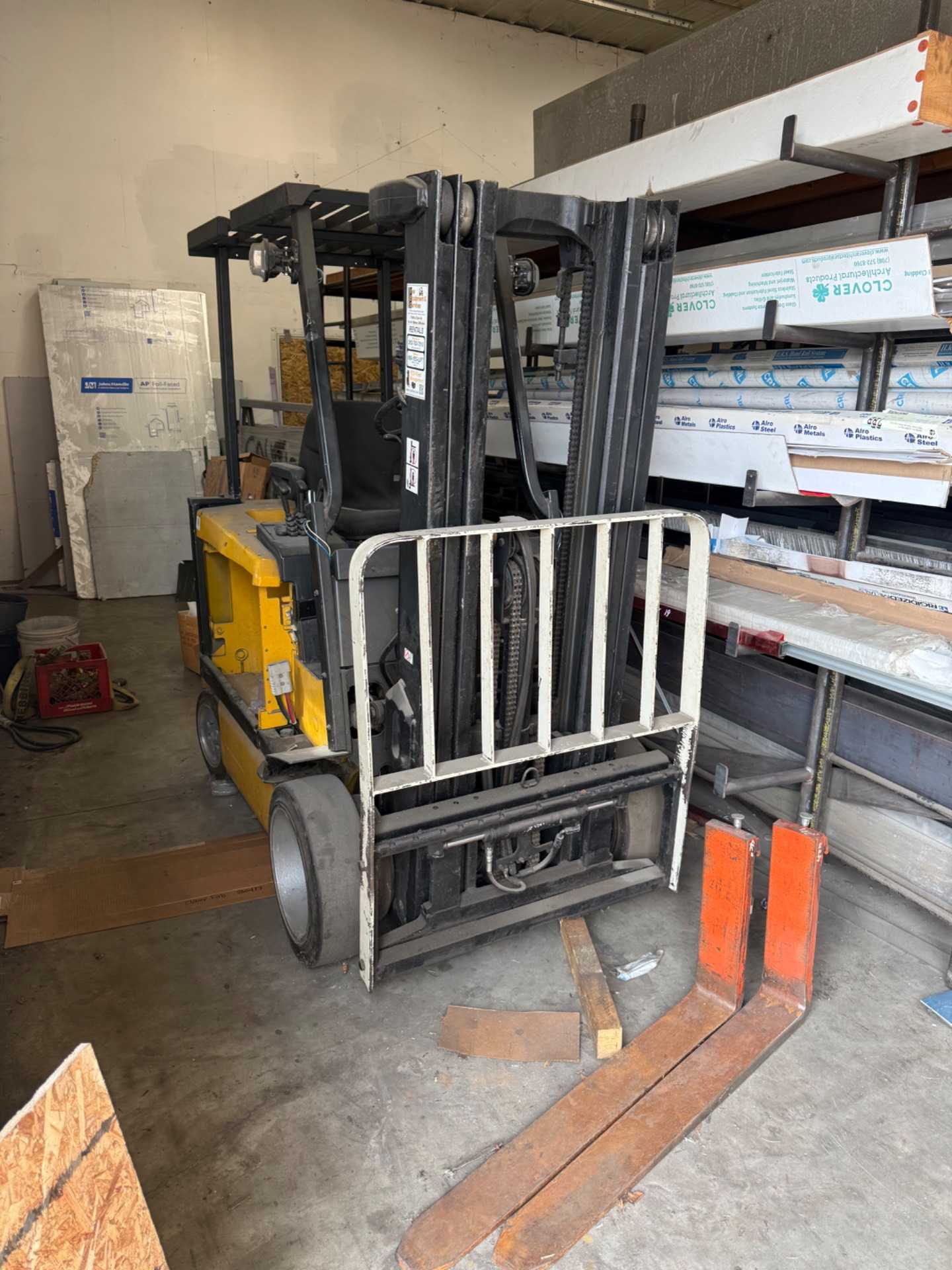 Yale ERC050GHN48TE083 Electric Sit-Down Forklift 4650 lb Capacity 36 V DC - SIT-DOWN FORKLIFTS